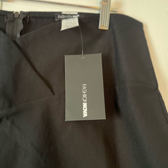 Sale‼️Fashion Nova Black Skirt -Size 3X - Picture 2 of 6